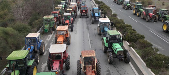 Φεύγουν οι περισσότεροι αγρότες από τα μπλόκα