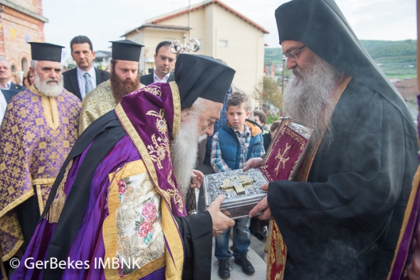 Υποδοχή τεμαχίου του Τιμίου Σταυρού από την Μονή Κουτλουμουσίου στην Πατρίδα Ημαθίας. (φωτο)