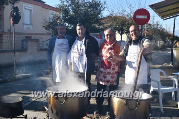 Με πλήθος κόσμου η Γουρουνοχαρά στο Λουτρό (Φώτο- βίντεο)