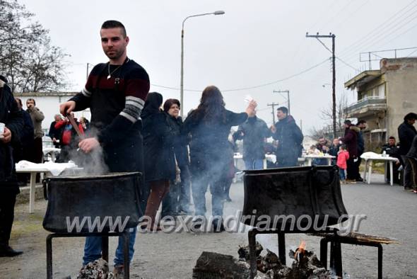 Οι ¨Ρεσινιώτες¨ Βρυσακίου αναβίωσαν το έθιμο της Γουρονοχαράς