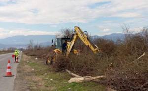 Συντήρηση και καθαρισμός τεχνικών ρείθρων, τάφρων και φρεατίων στο Εθνικό και Επαρχιακό οδικό δίκτυο Ημαθίας