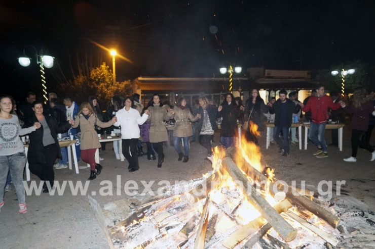 Μελωδικά Κόλιαντα και φωτιές στο Λιανοβέργι (Φώτο)