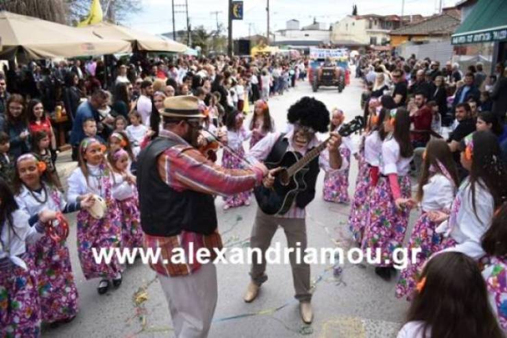 Ώρα αποφάσεων για χαλάρωση των μέτρων: Τι θα γίνει με καρναβάλια, διασκέδαση, γήπεδα - Συνεδριάζει η Επιτροπή Εμπειρογνωμόνων