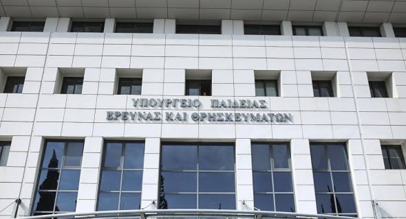 Βροχή από αλλαγές στην Παιδεία με μίνι νομοσχέδιο - Ανατροπές σε Πανελλήνιες, Μεταπτυχιακά, σημαιοφόρους, Πτυχία κολεγίων